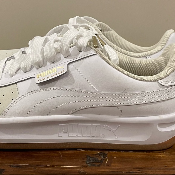 New white women’s Puma sneakers, size 8.5 - Picture 3 of 7